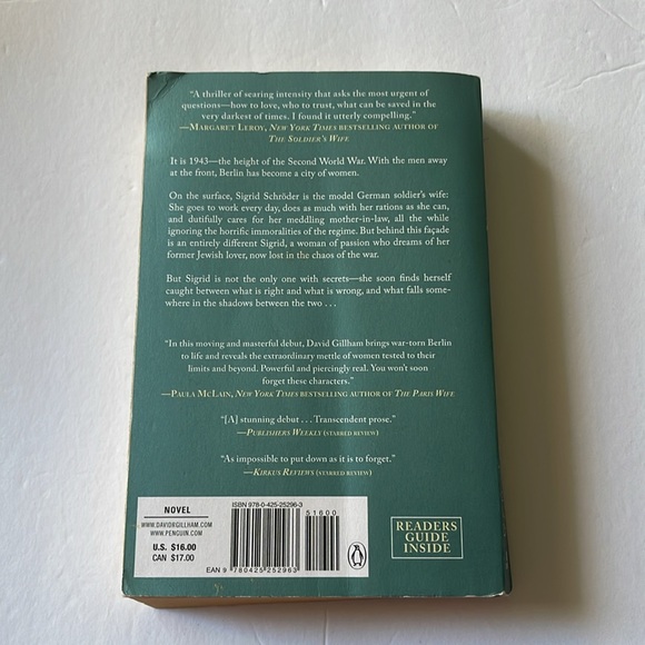 CITY OF WOMEN by David R Gillham Softcover Book Used - Picture 4 of 4